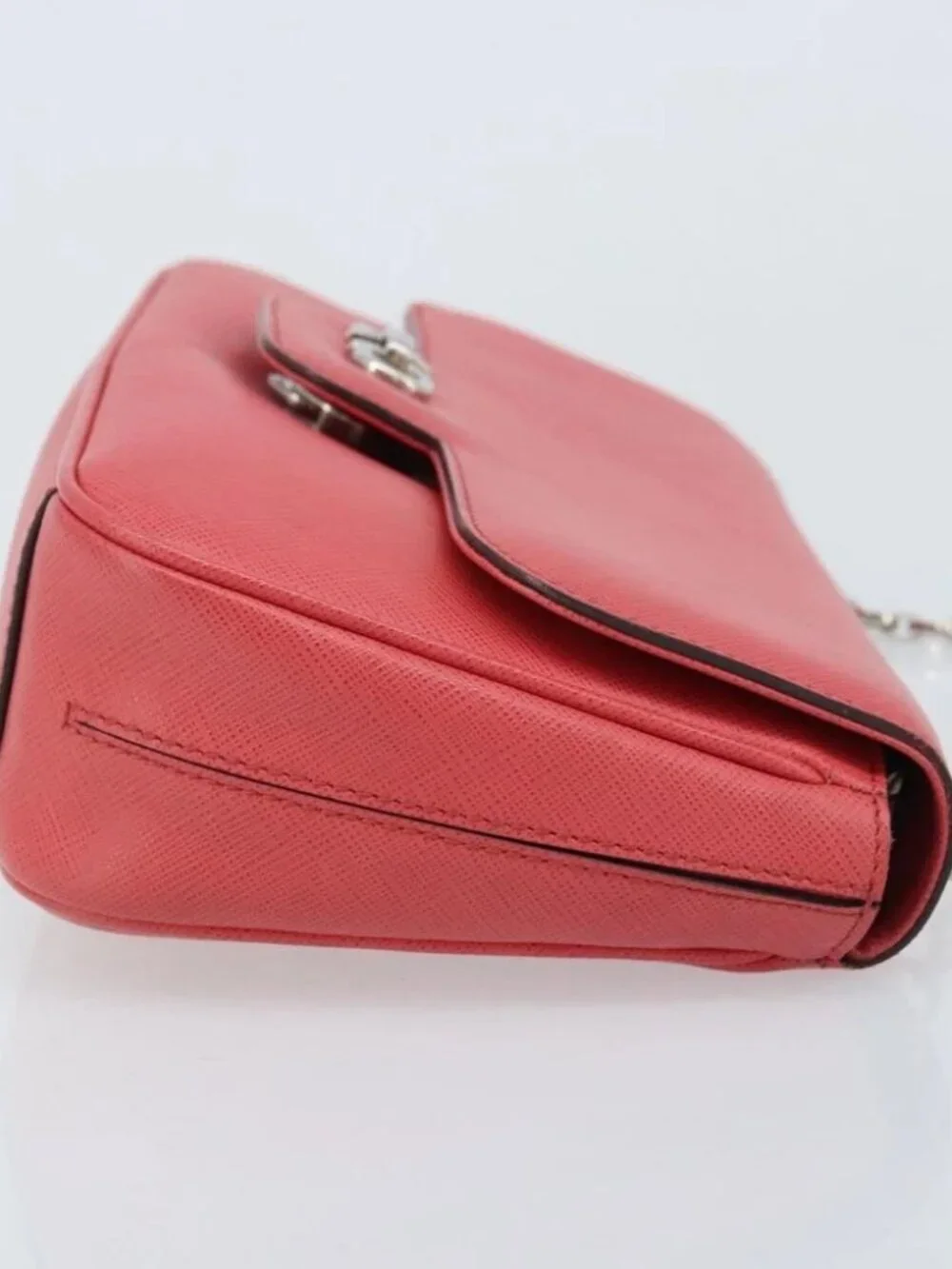 Salvatore Ferragamo Gancini Chain Shoulder Bag Leather Pink Silver Auth AMZ563A